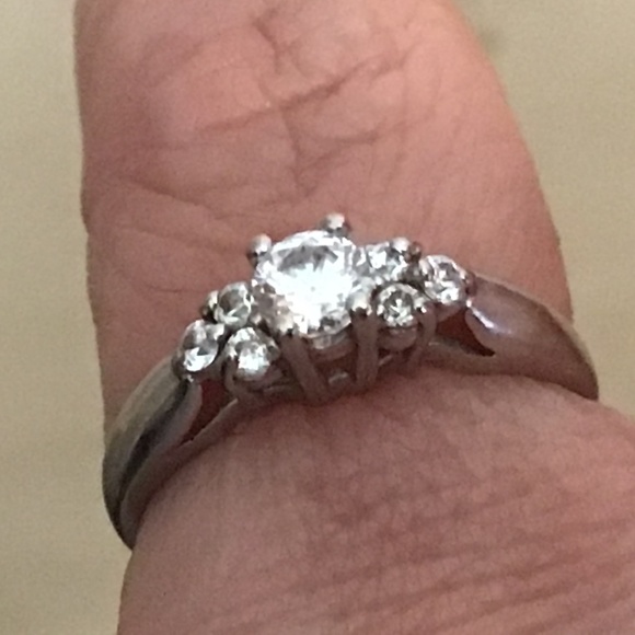 10k White Gold Ring Not Sure If Its Diamond - Picture 7 of 10